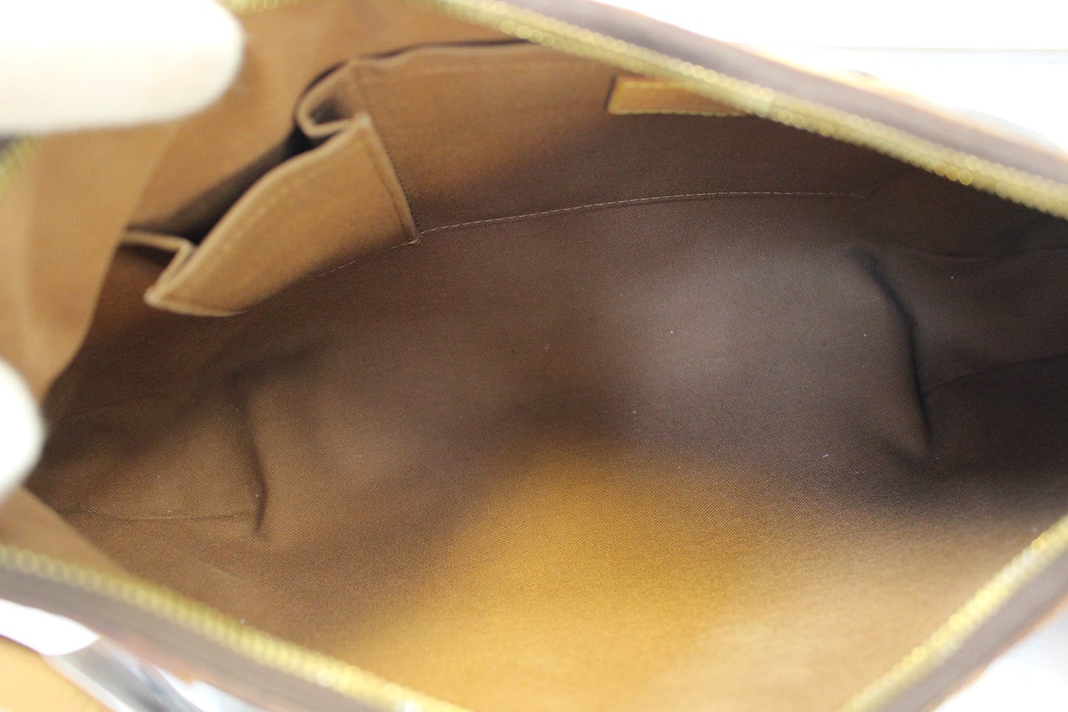 Louis Vuitton Thames Handbag Monogram Canvas GM at 1stDibs  louis vuitton  bag with metal plate, lv bag with gold plate, lv thames gm