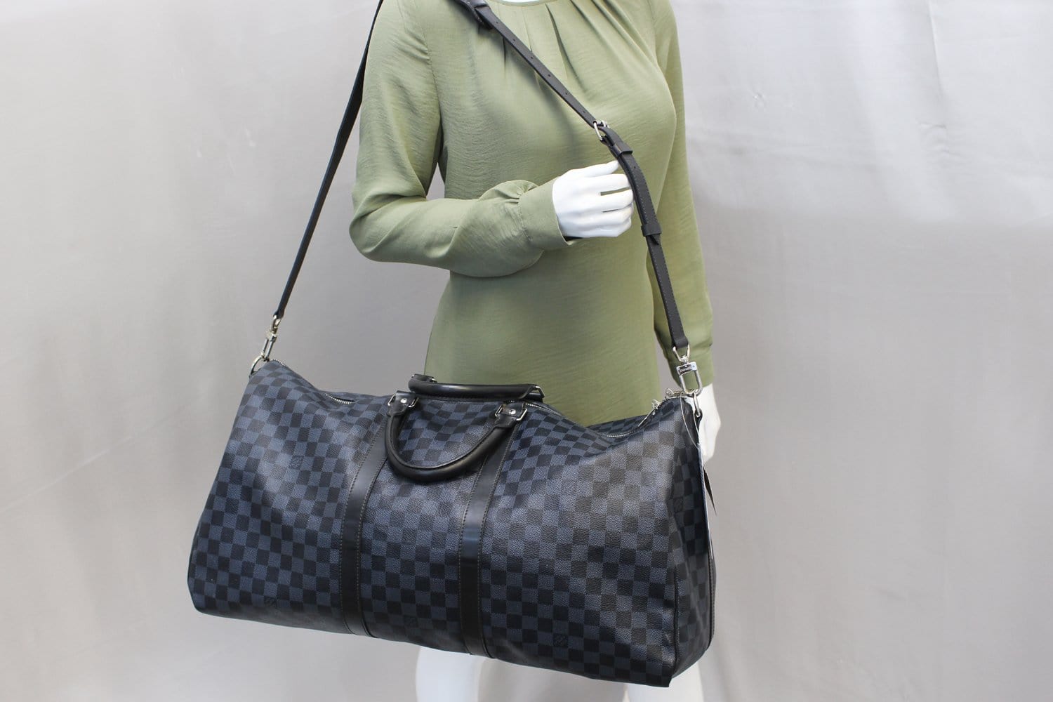 Louis Vuitton Damier Graphite Keepall Bandoulière 55 For Sale at 1stDibs