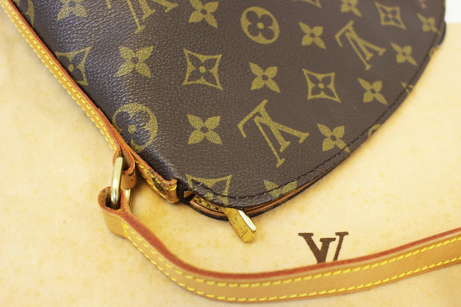 Louis Vuitton Monogram Drouot Shoulder Bag - 3 For Sale on 1stDibs