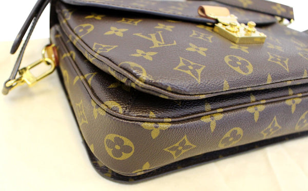 LOUIS VUITTON Metis Pochette Monogram Canvas Crossbody Bag