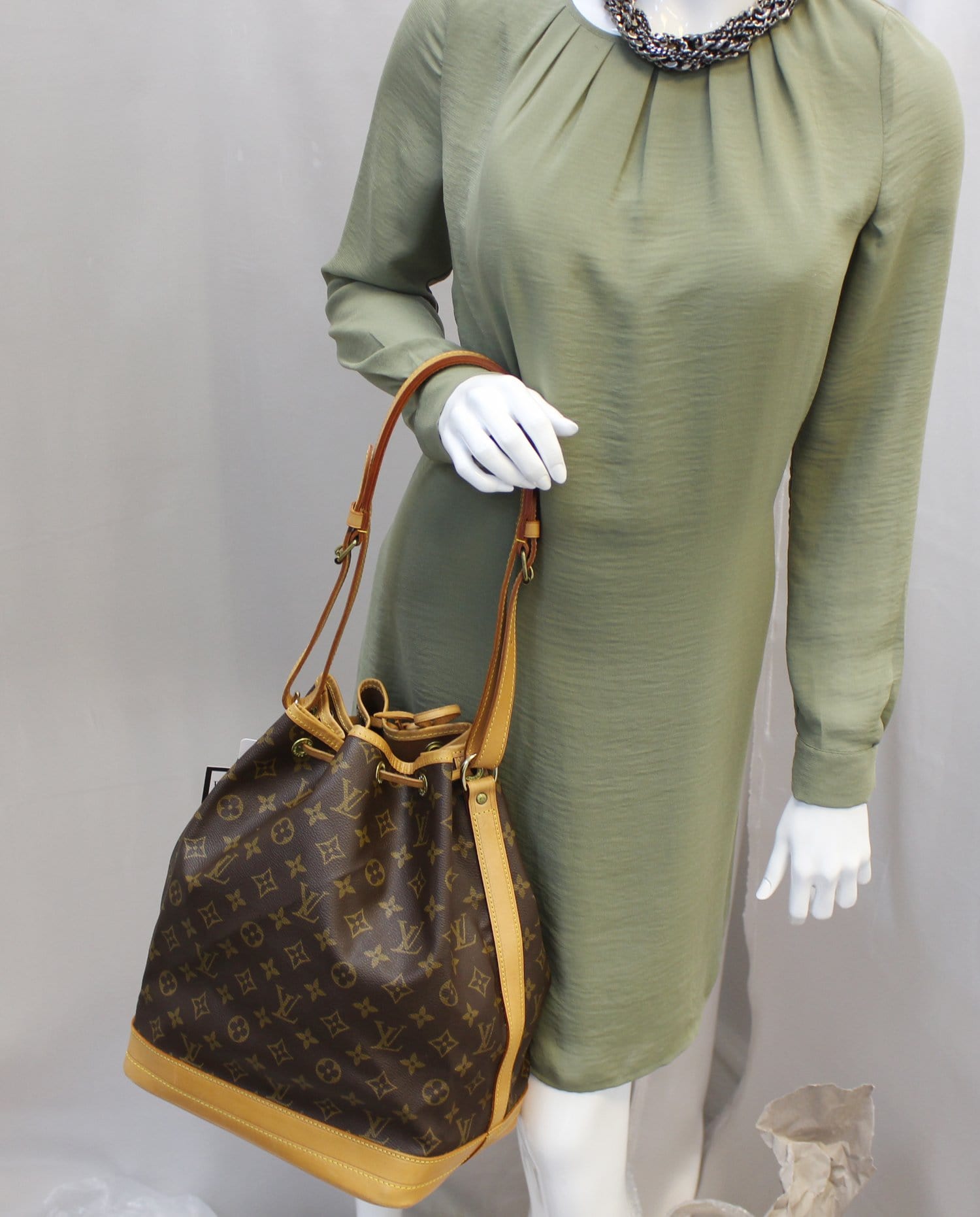 Louis Vuitton Monogram Noe Shoulder bag ○ Labellov ○ Buy and Sell Authentic  Luxury