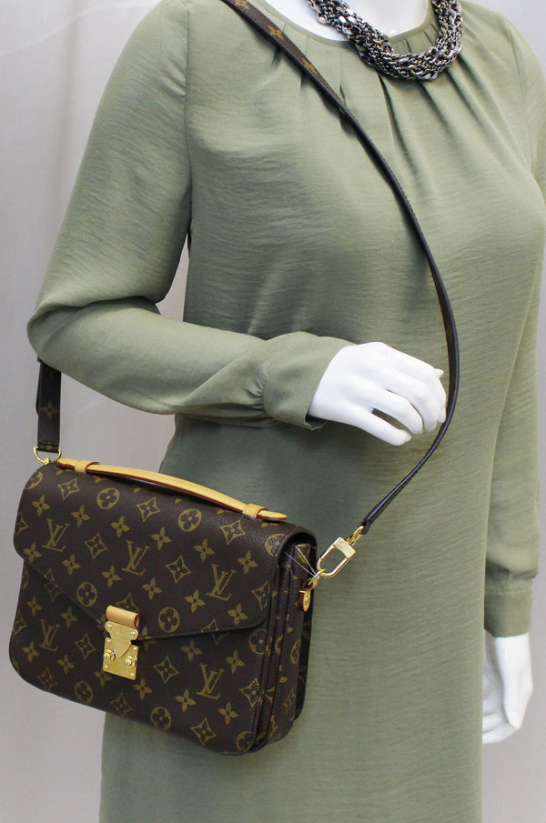 LOUIS VUITTON Metis Pochette Monogram Canvas Crossbody Bag