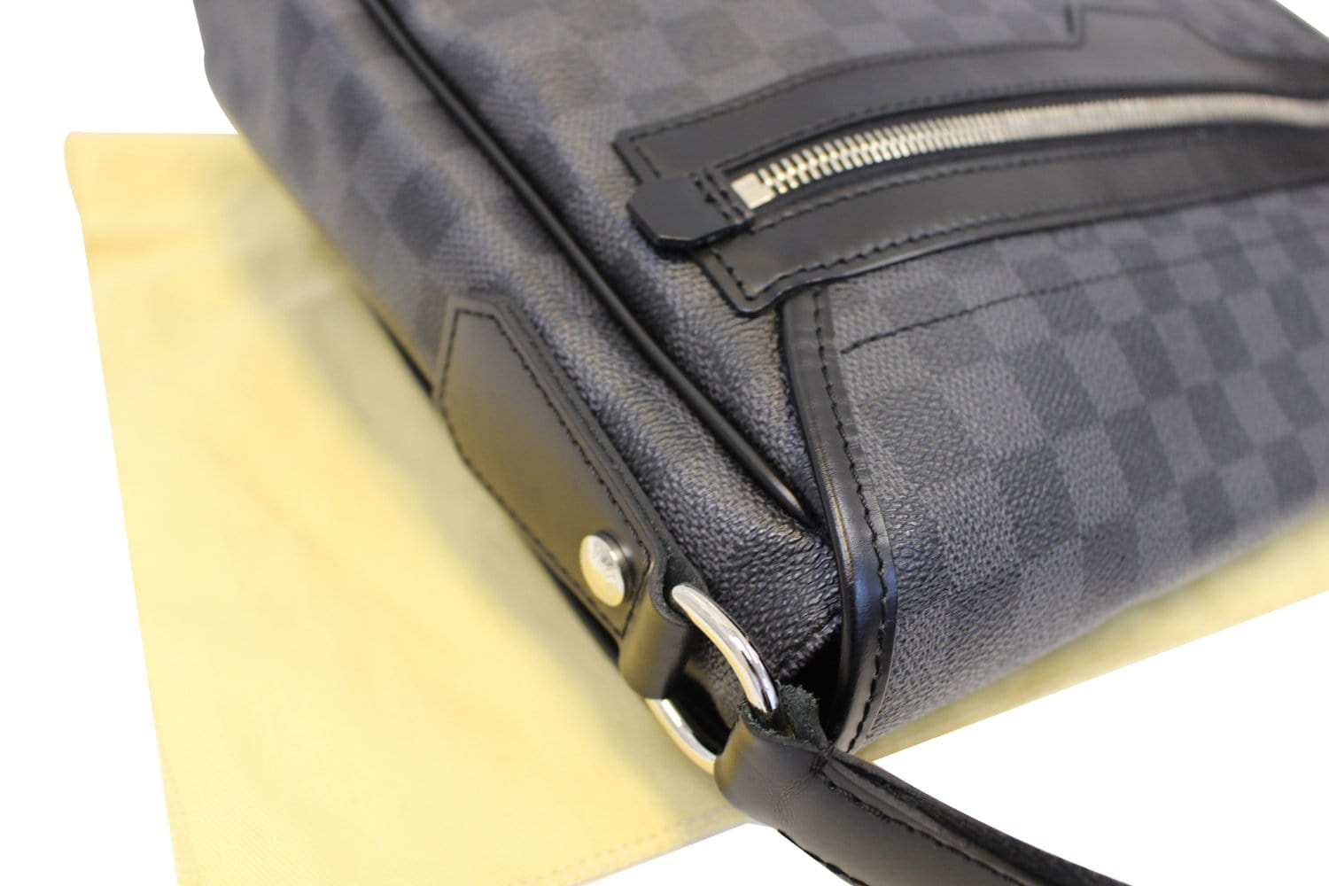 Louis Vuitton Damier Graphite Daniel GM Messenger Bag Black Grey