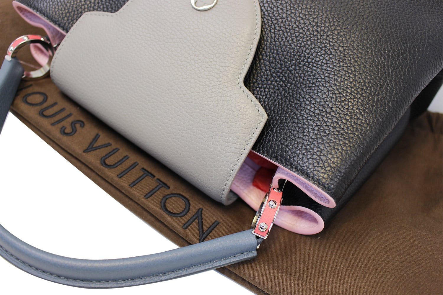 Louis Vuitton Black Taurillon Leather Capucines MM Top Handle Bag Louis  Vuitton