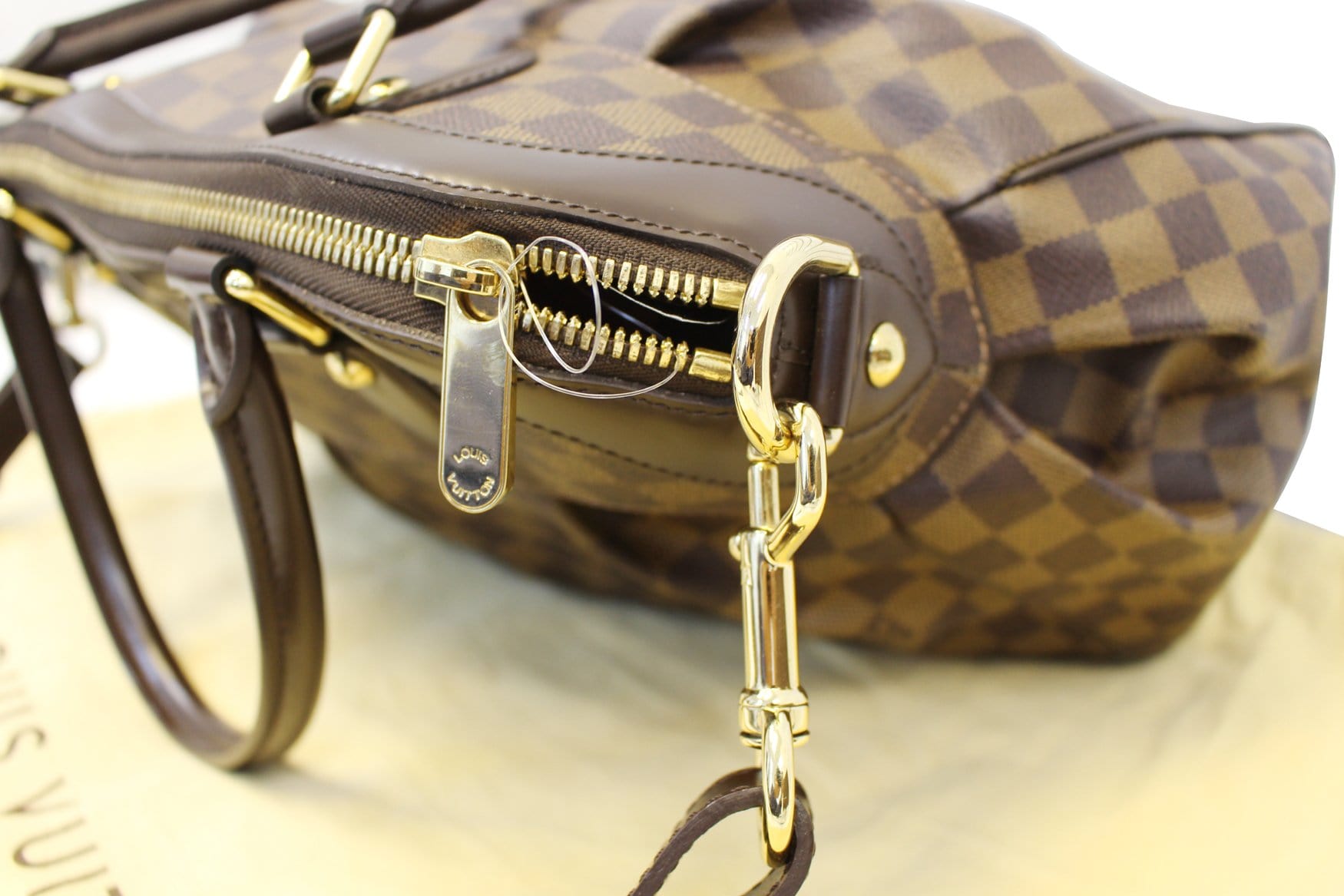 Louis Vuitton Trevi Handbag 368297