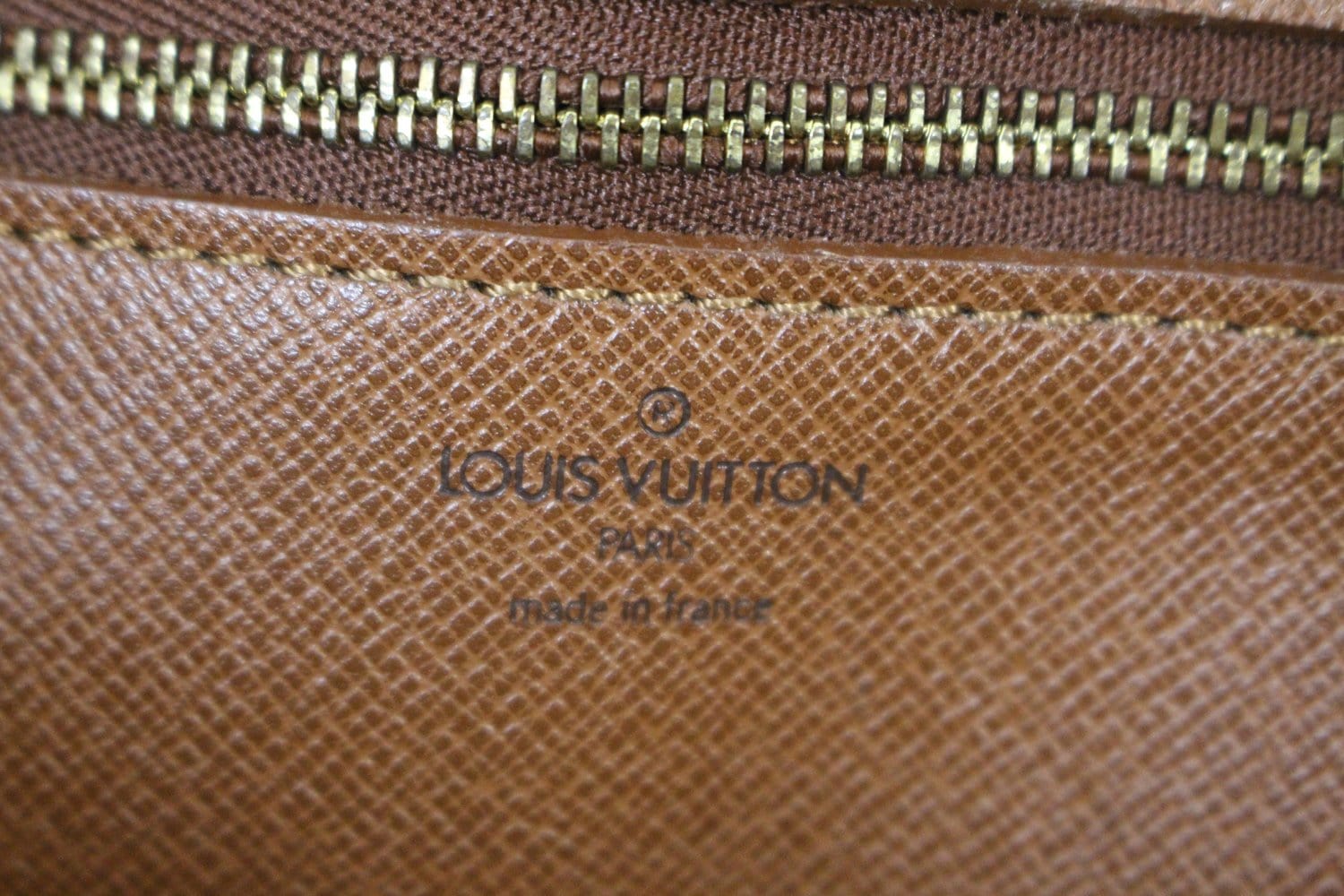 LOUIS VUITTON Nomade Jeune Fille Shoulder Bag Beige Leather LV Auth 22976  Cloth ref.335341 - Joli Closet