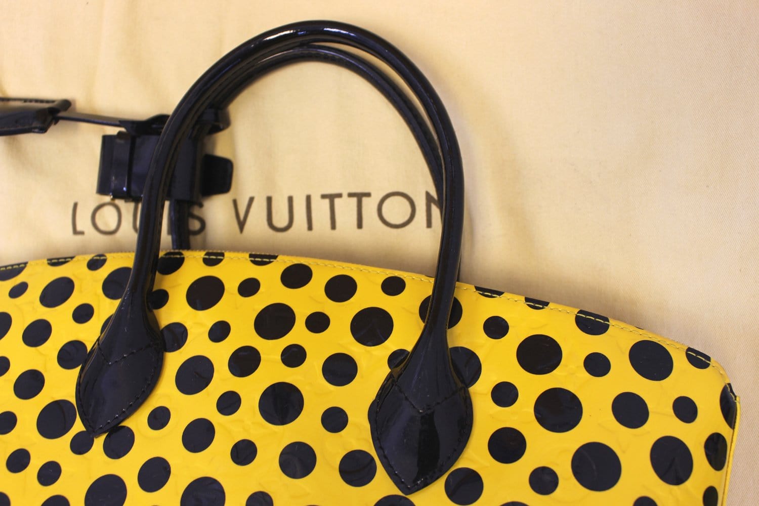 Louis Vuitton Yayoi Kusama Monogram Vernis Dots Infinity Pochette