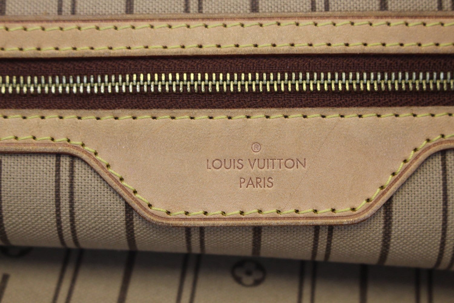 Delightful leather handbag Louis Vuitton Beige in Leather - 35551823