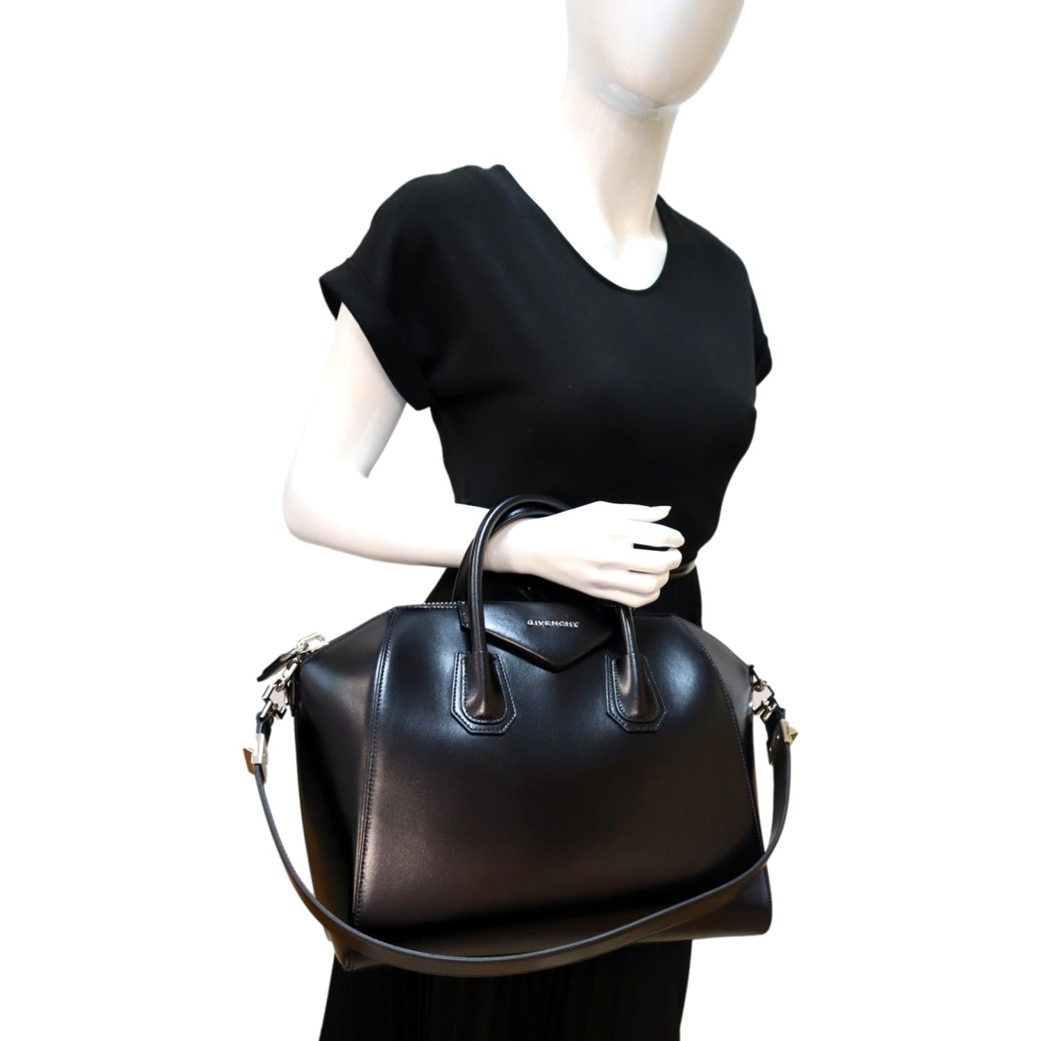 Givenchy Leather Medium Antigona Bag Black