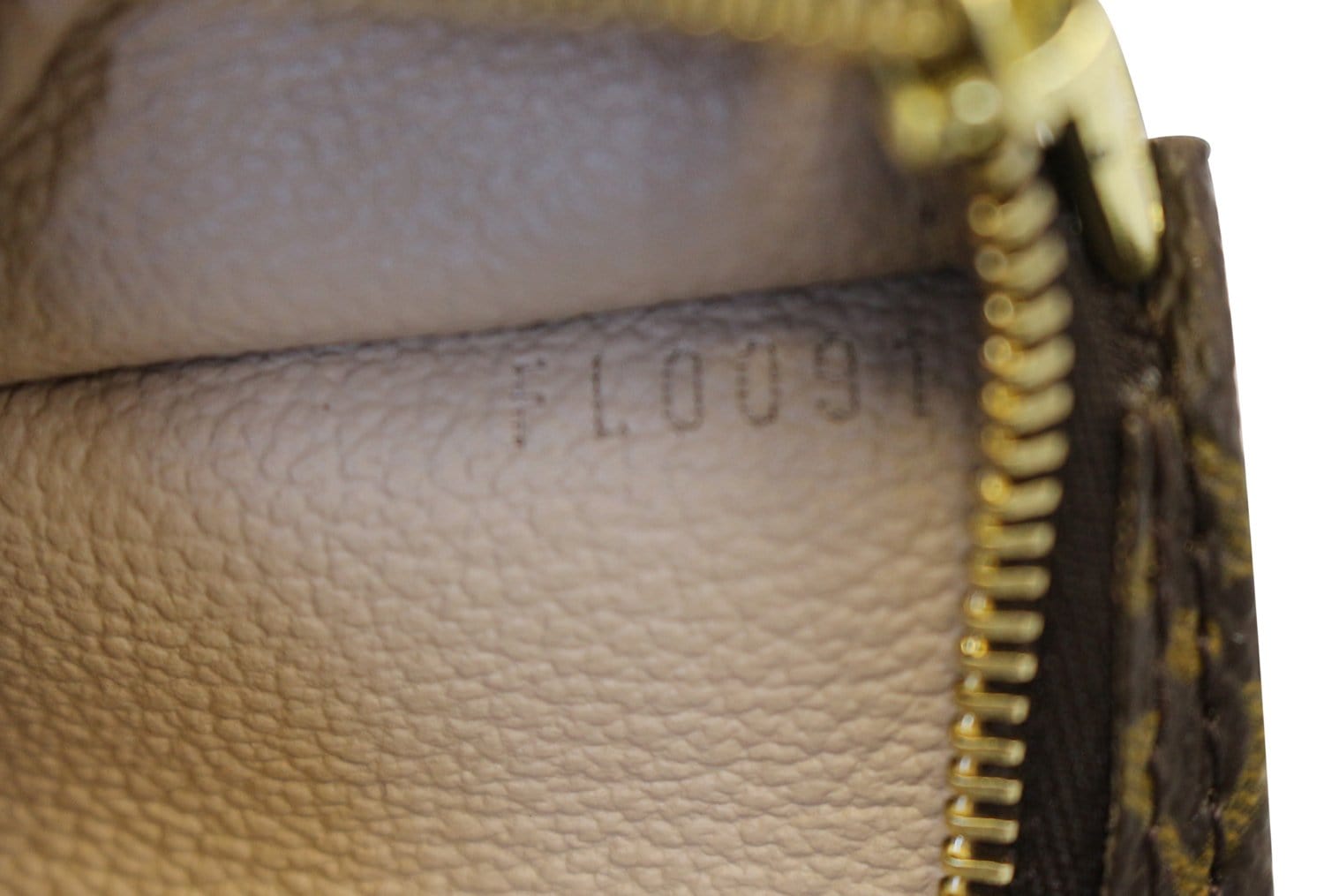 Louis Vuitton Monogram Canvas e Bag LVJS641 - Bags of