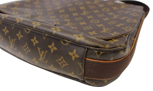 LOUIS VUITTON Monogram Canvas Brown Beaubourg MM Messenger Bag