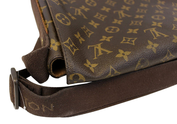 LOUIS VUITTON Monogram Canvas Brown Beaubourg MM Messenger Bag