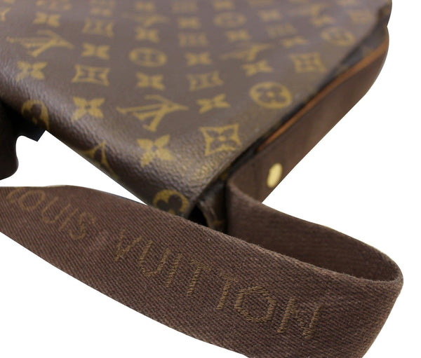 LOUIS VUITTON Monogram Canvas Brown Beaubourg MM Messenger Bag