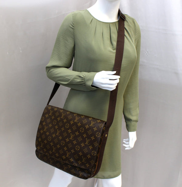 LOUIS VUITTON Monogram Canvas Brown Beaubourg MM Messenger Bag