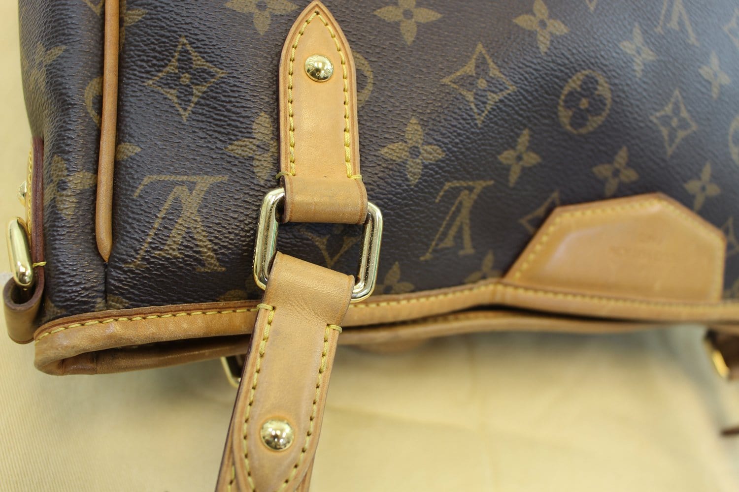 Estrela leather handbag Louis Vuitton Red in Leather - 37007447
