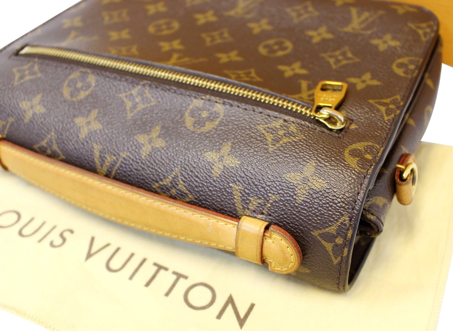 LOUIS VUITTON Monogram Canvas Micro Pochette Metis Crossbody Bag – Luxury  Labels