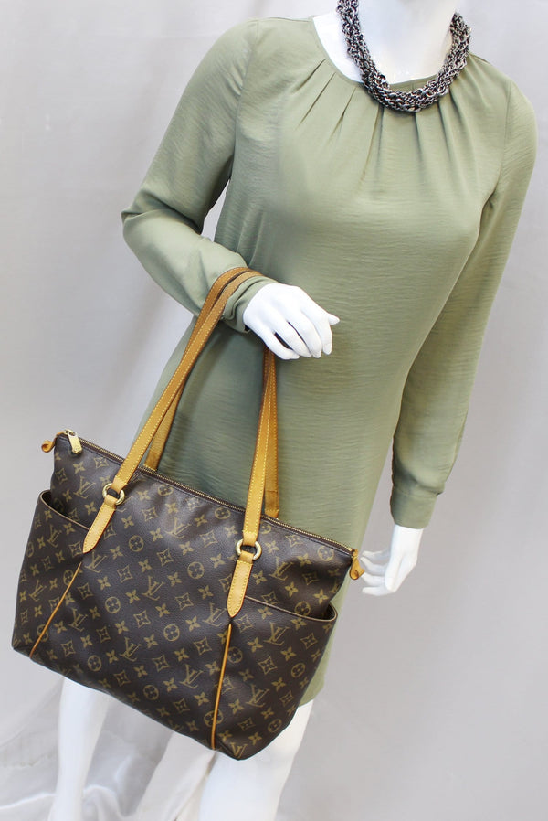 LOUIS VUITTON Monogram Canvas Totally MM Tote Shoulder Bag