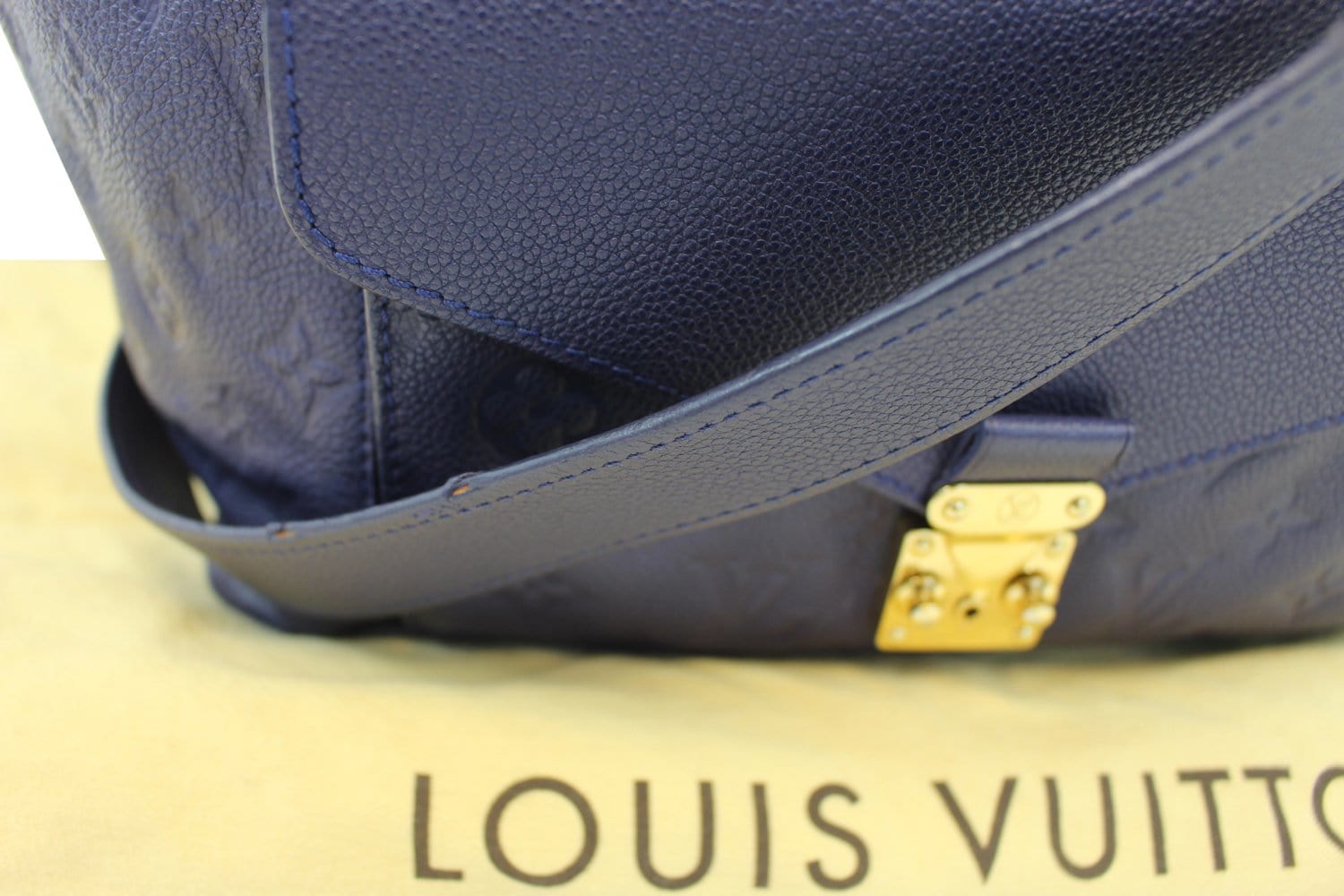 Louis Vuitton Metis Hobo Sized