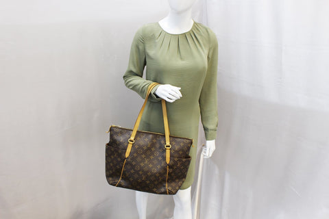 LOUIS VUITTON Monogram Canvas Totally MM Brown Shoulder Bag