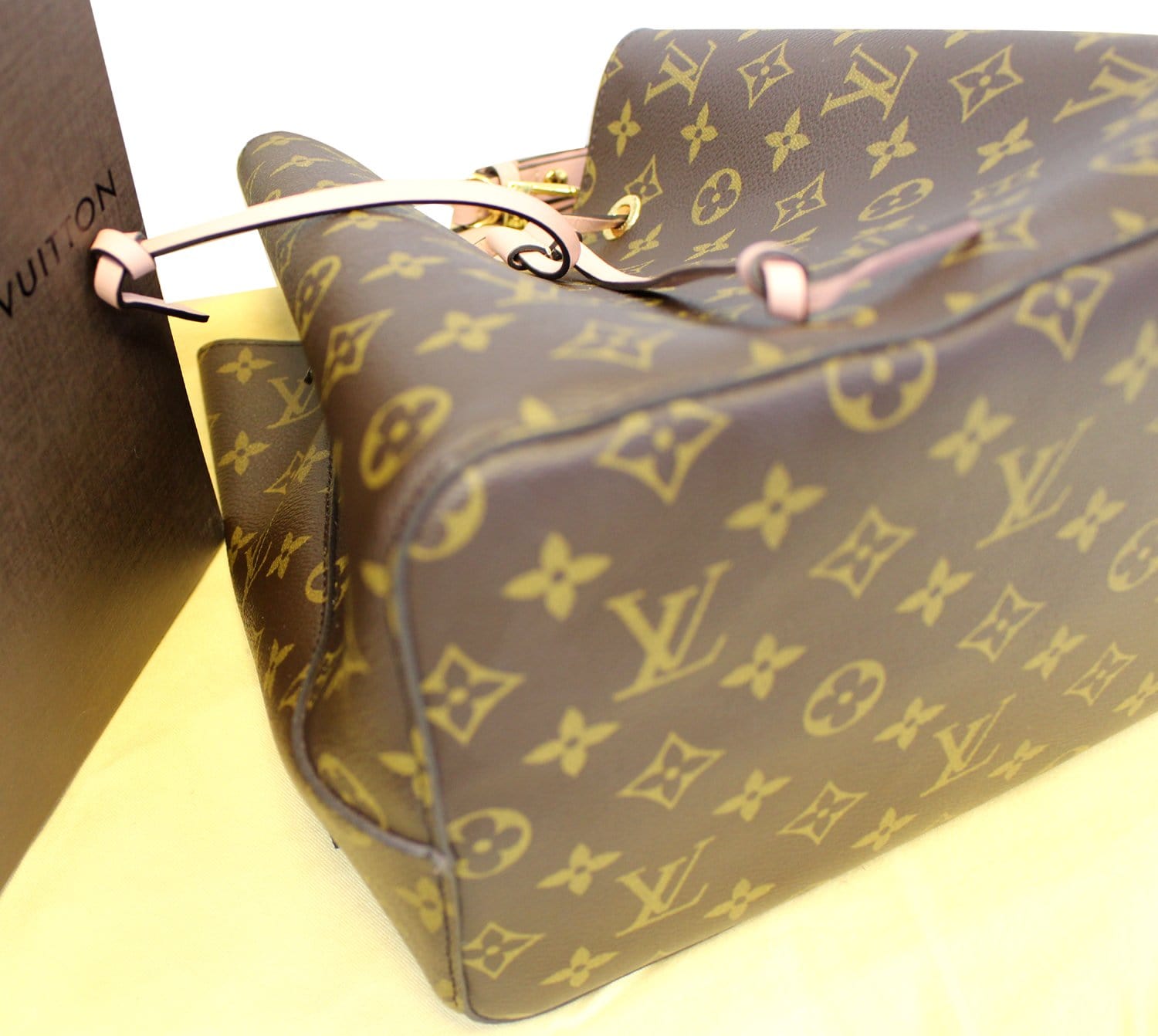 Embrace your modern elegance with the Louis Vuitton Neo Noe MM bag