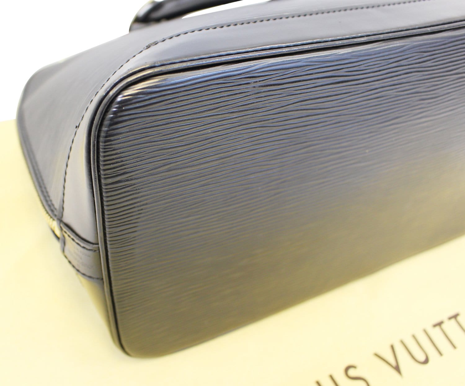 Louis Vuitton Black Epi Leather Alma MM Bag – Bagaholic