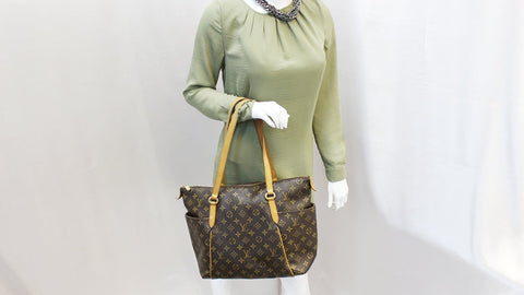 LOUIS VUITTON Monogram Canvas Totally MM Tote Shoulder Bag