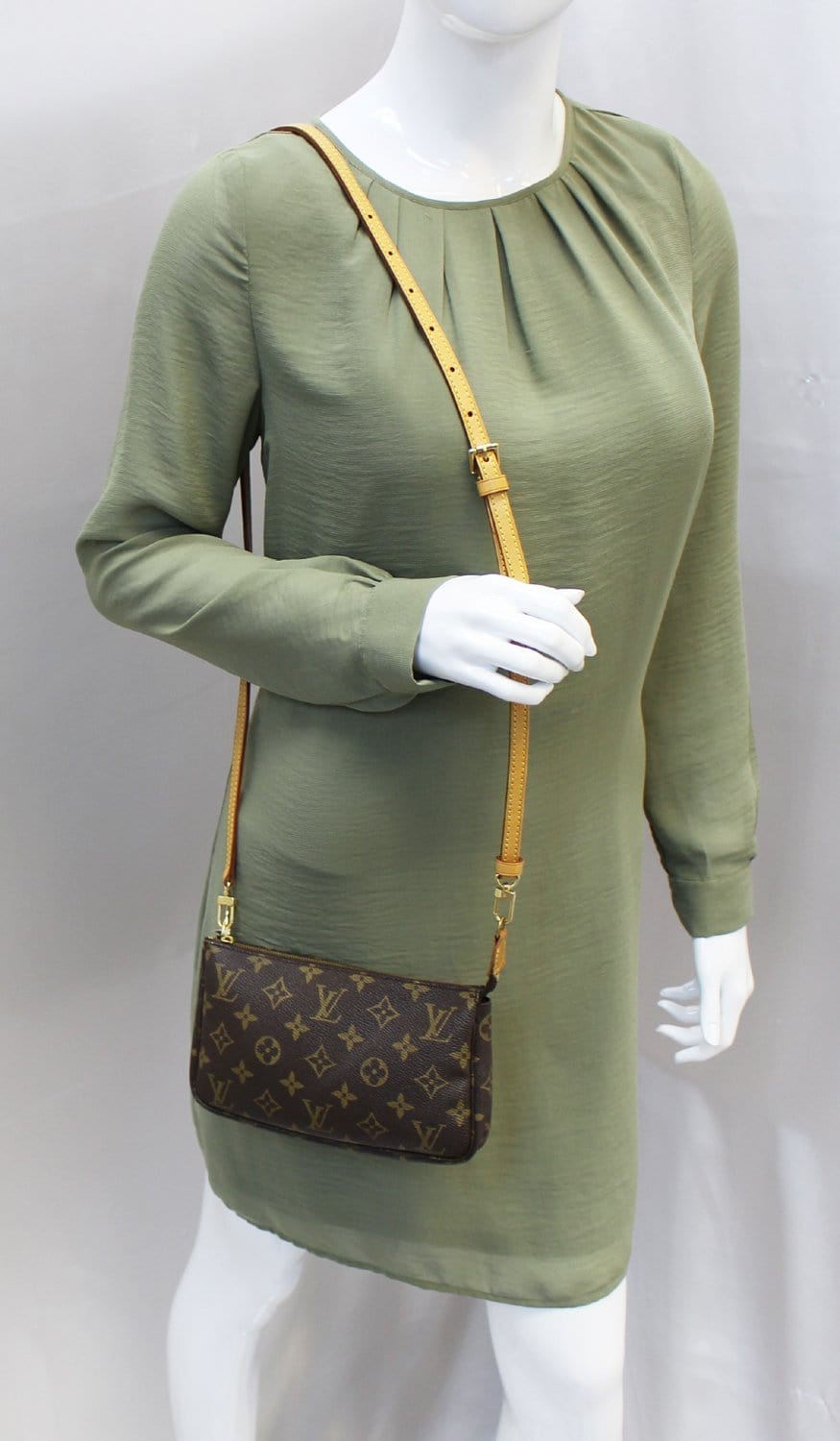Adjustable - Vintage Louis Vuitton Helanga 1 Poche Green Taiga - Vuitton -  J52315 – dct - Canvas - Shoulder - Louis - Strap - ep_vintage luxury Store  - Monogram