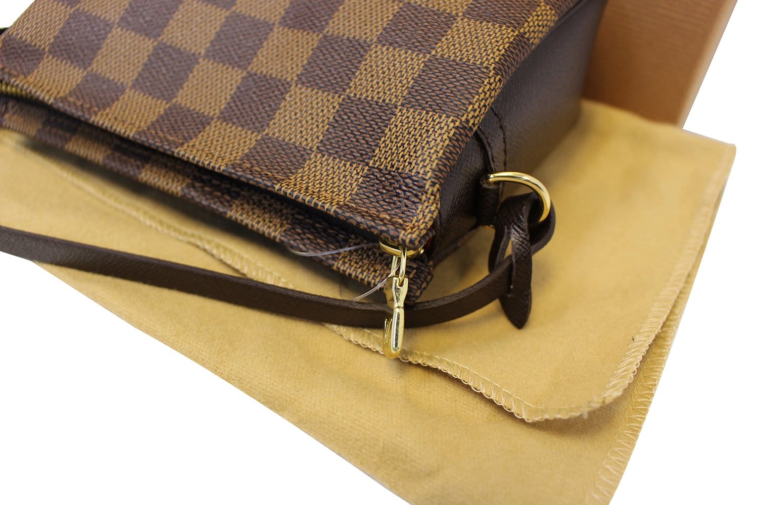 Makeup Shakeup - Louis Vuitton Triangle softy Bag 👜 2 in 1