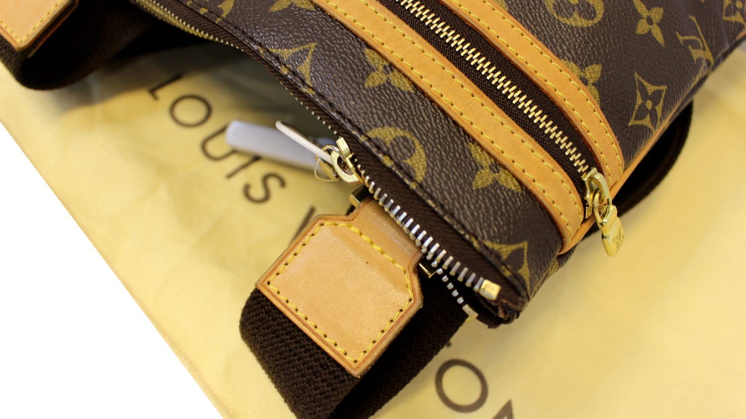 Louis Vuitton LOUIS VUITTON Monogram Pochette Bosphor Shoulder Bag M40044 |  eLADY Globazone