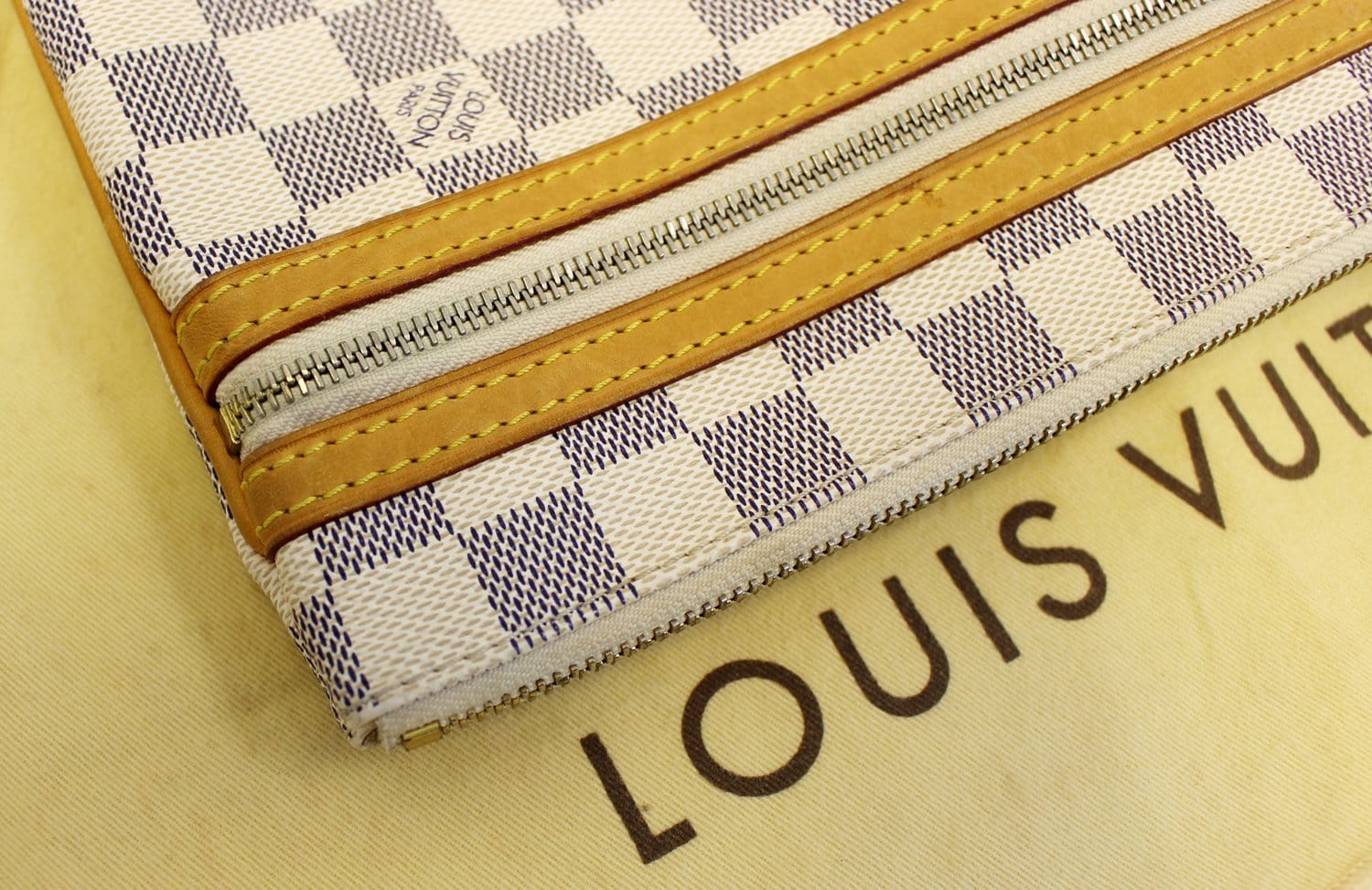 Louis Vuitton Damier Azur Bosphore Pochette (SHG-ltW5r0) – LuxeDH