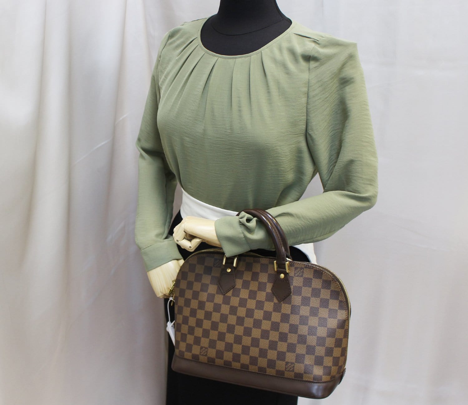 Louis Vuitton 2004 Pre-owned Alma Handbag