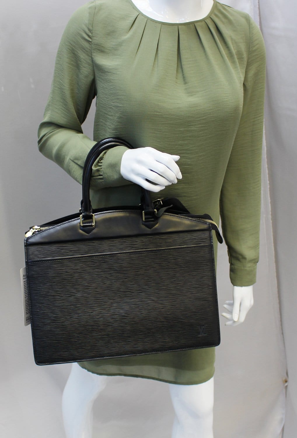 Louis Vuitton Bag in black epi leather