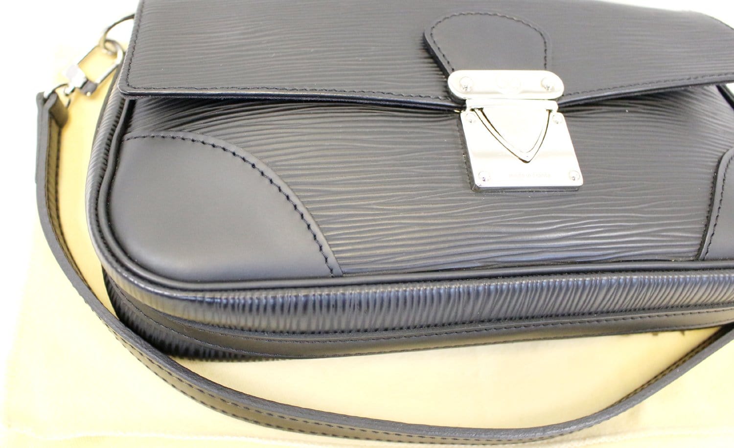 Buy Louis Vuitton Segur Handbag Epi Leather MM Black 3351801