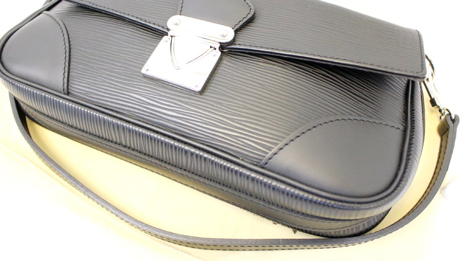 Louis Vuitton Segur Mm 867540 Black Epi Leather Satchel, Louis Vuitton