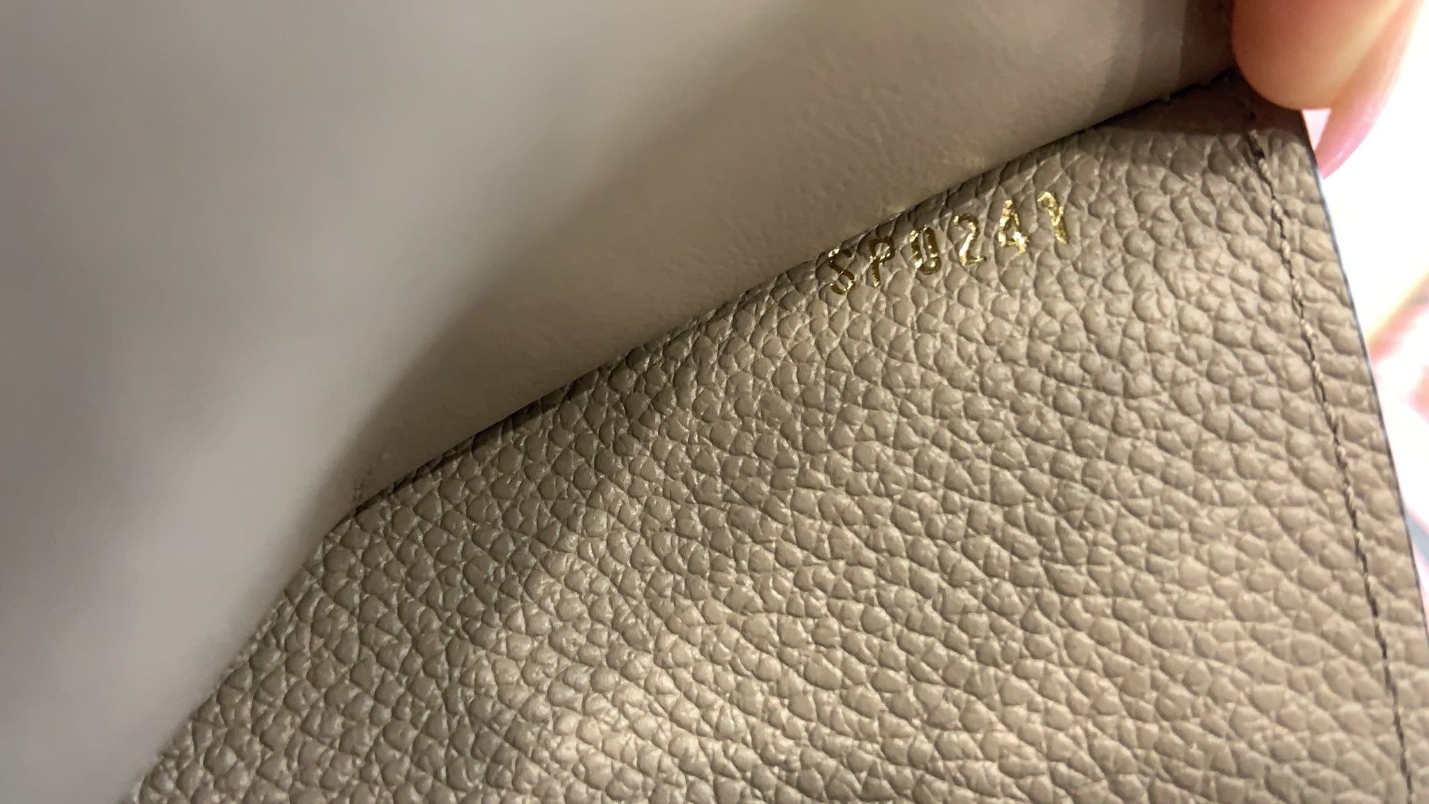 Unboxing Louis Vuitton (LV) Zoe Wallet  Tourterelle Gray, Monogram  Empreinte Leather 