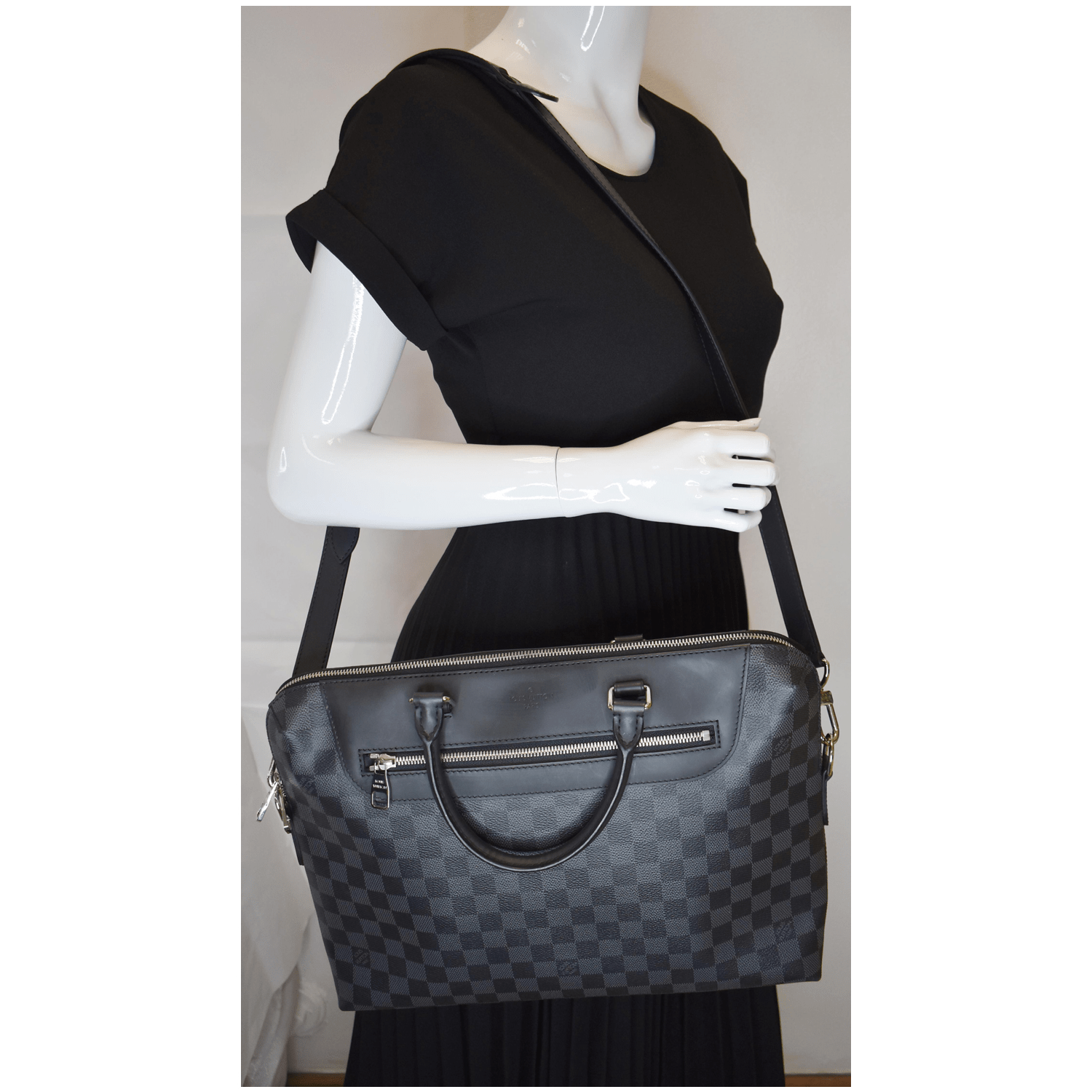 Louis Vuitton Taïga Porte Documents Business GM - Black Briefcases, Bags -  LOU759258